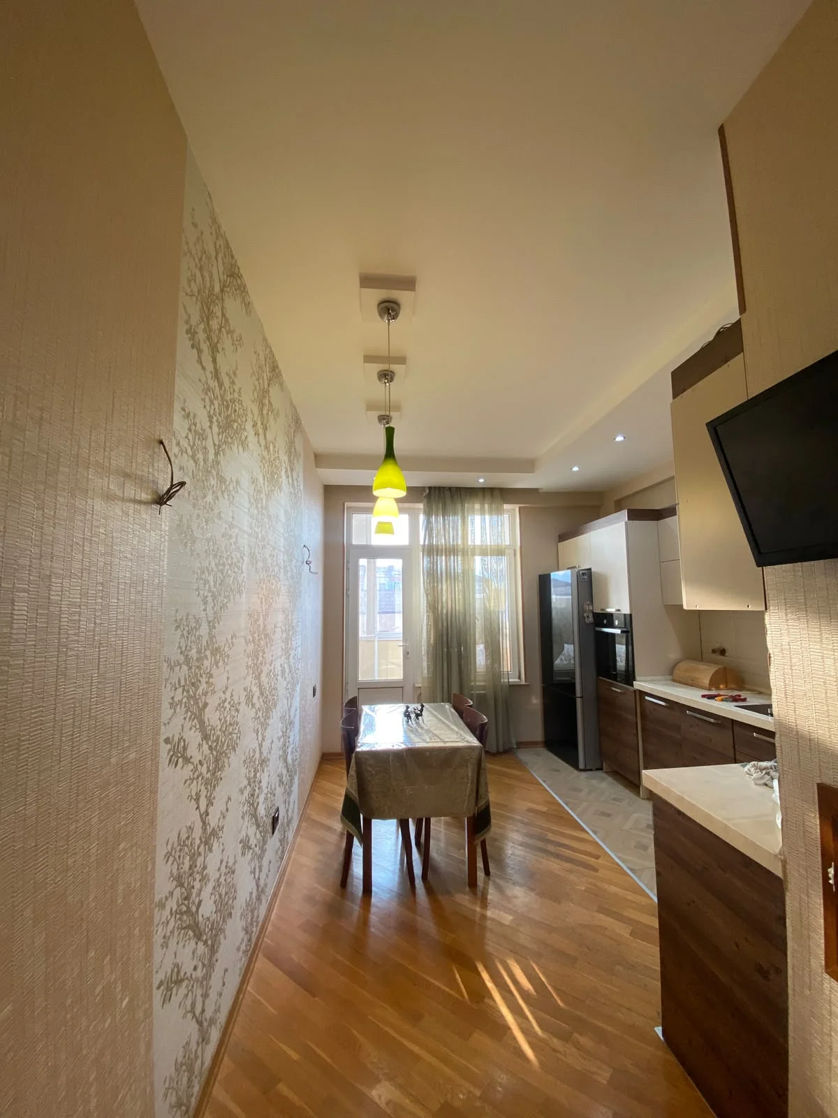 Kirayə 3 otaqlı Mənzil 140 m² Nizami r.