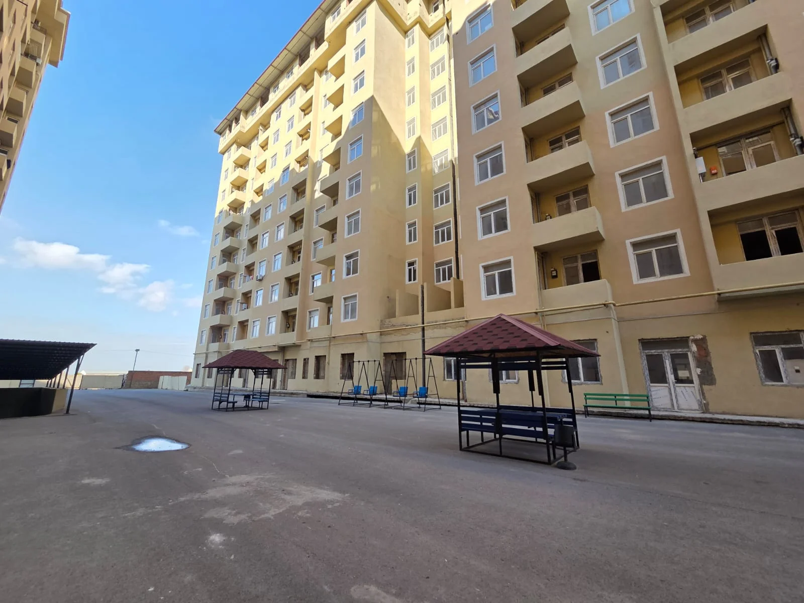 Satılır 4 otaqlı Mənzil 107 m² Abşeron r.