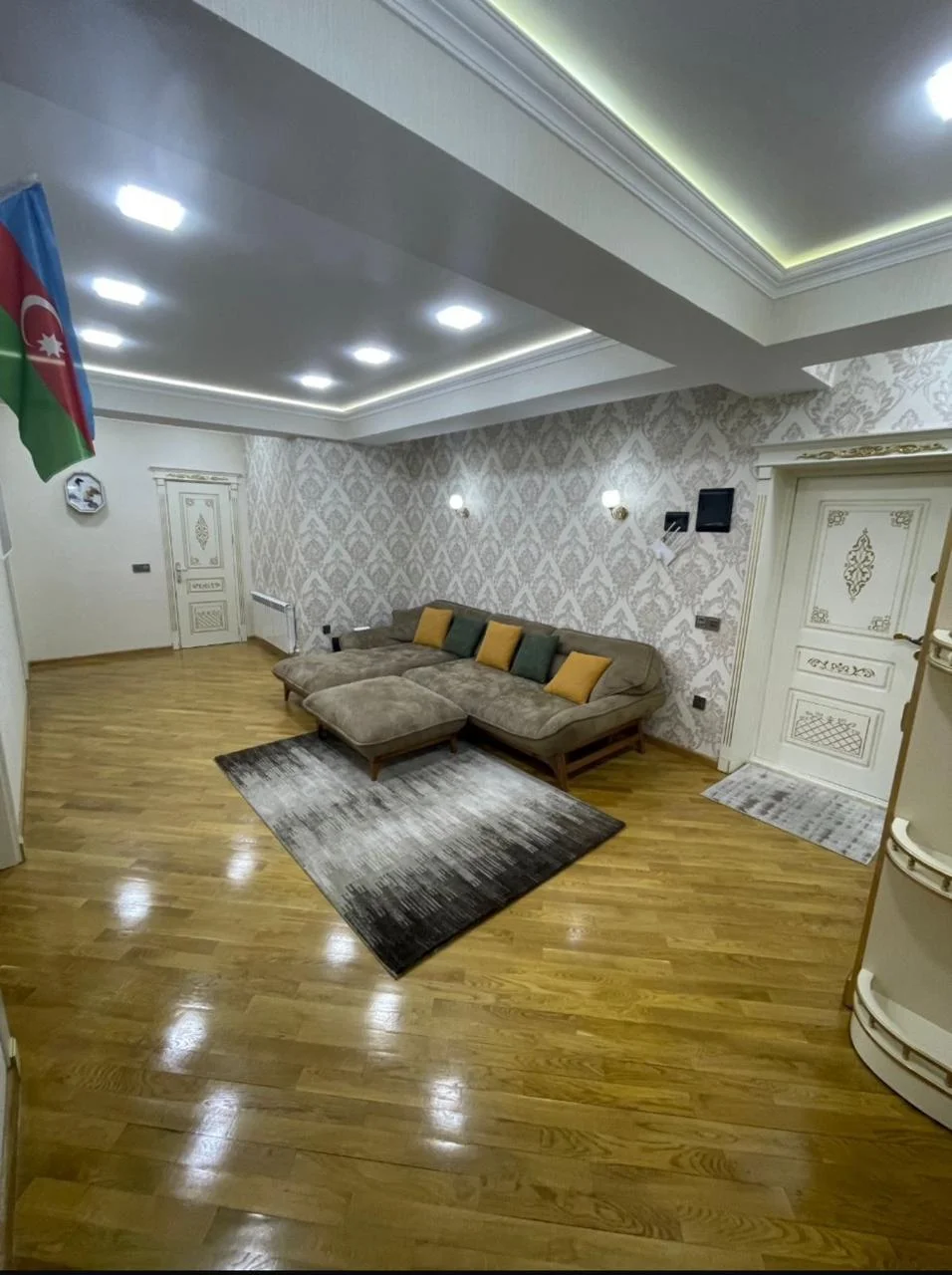 Kirayə 3 otaqlı Mənzil 100 m² Xətai r.