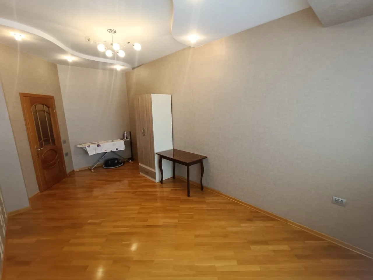 Kirayə 3 otaqlı Mənzil 137 m² Xətai r.