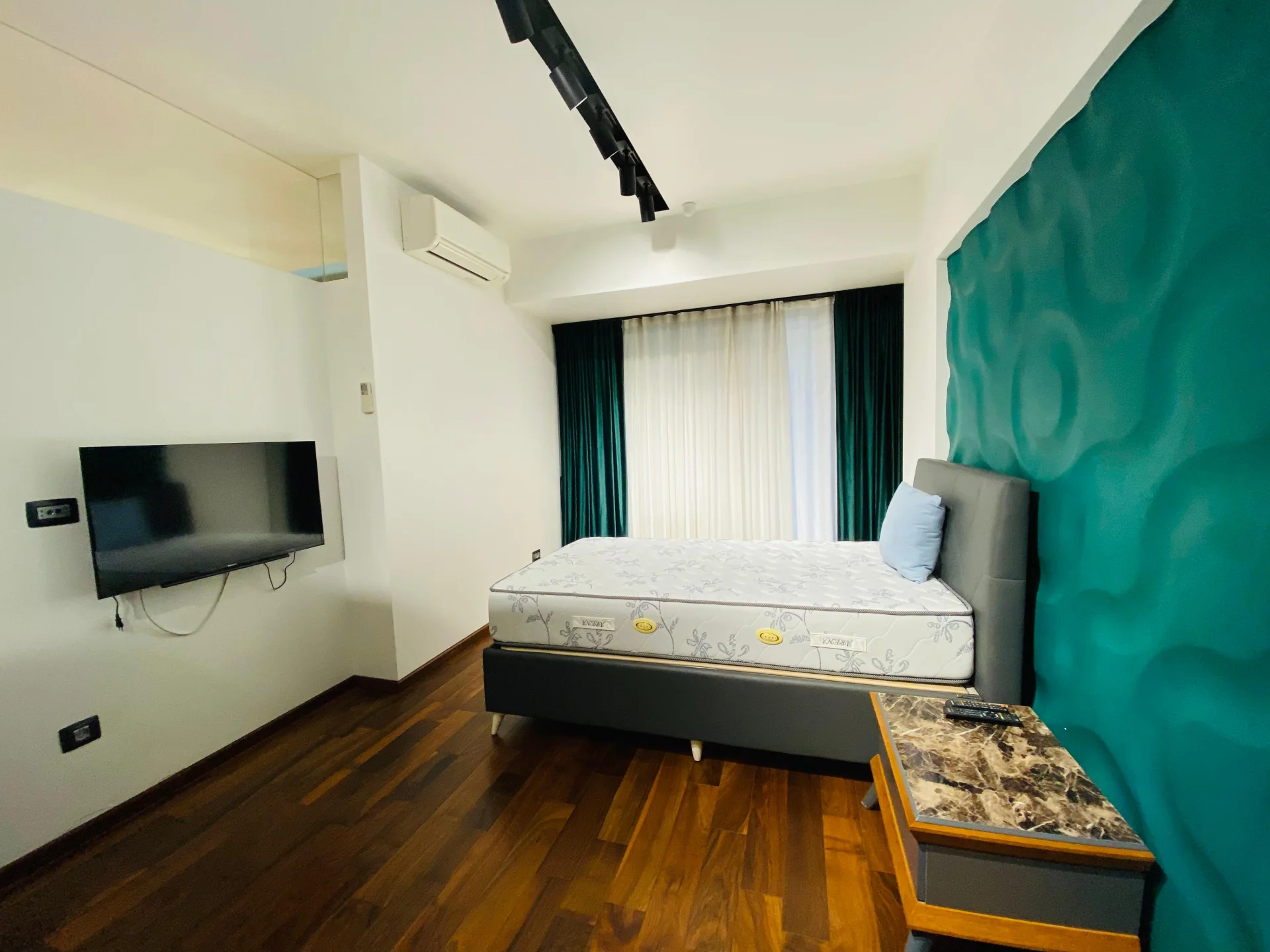 Kirayə 3 otaqlı Mənzil 145 m² Xətai r.