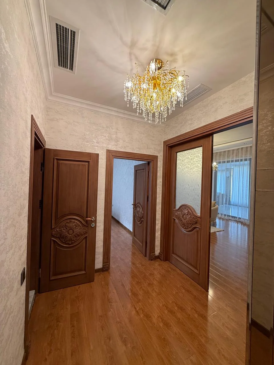 Kirayə 5 otaqlı Mənzil 240 m² Xəzər r.