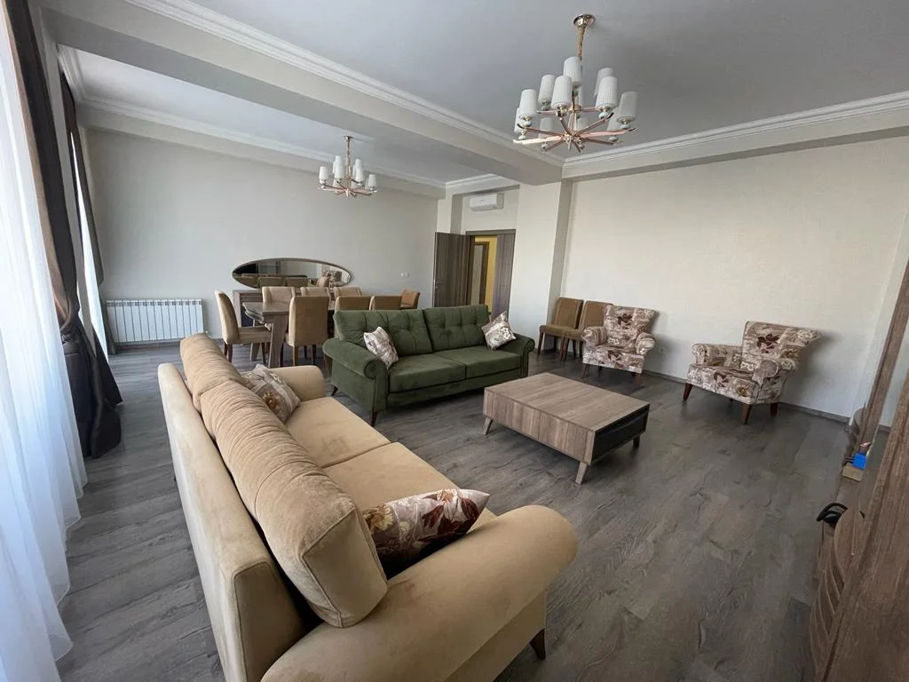 Kirayə 4 otaqlı Mənzil 184 m² Xətai r.