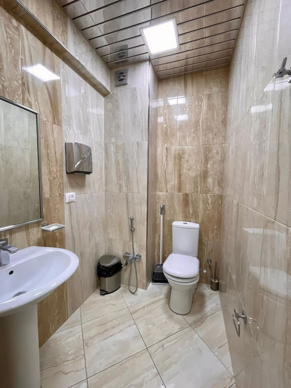 Kirayə 1 otaqlı Ofis 400 m² Yasamal r.