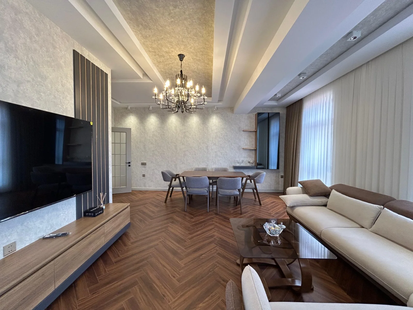 Kirayə 3 otaqlı Mənzil 158 m² Xətai r.