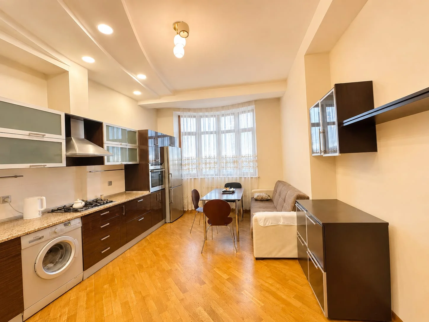 Kirayə 3 otaqlı Mənzil 135 m² Yasamal r.