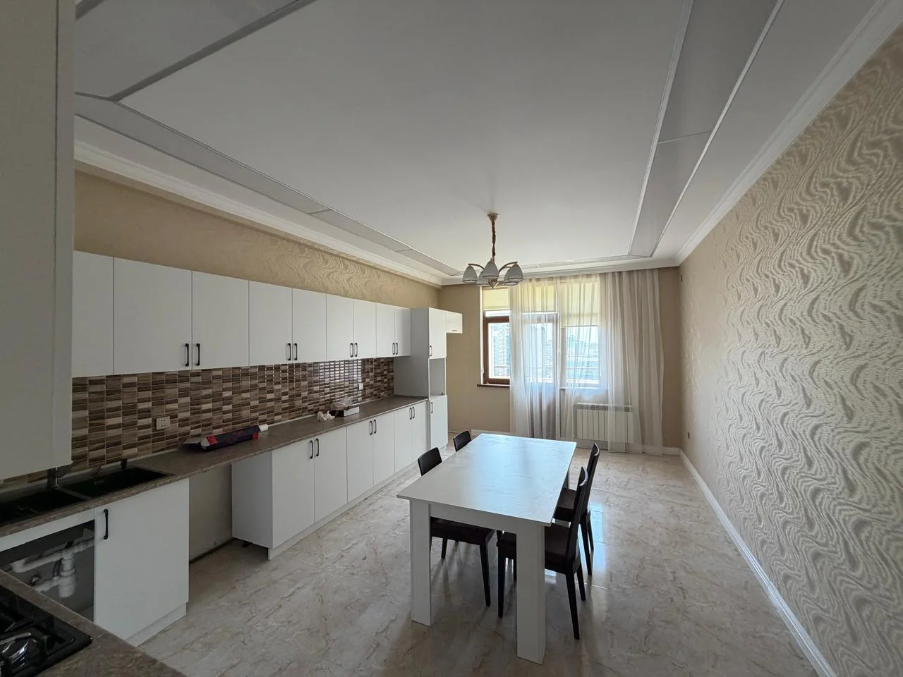 Kirayə 4 otaqlı Mənzil 240 m² Nəsimi r.