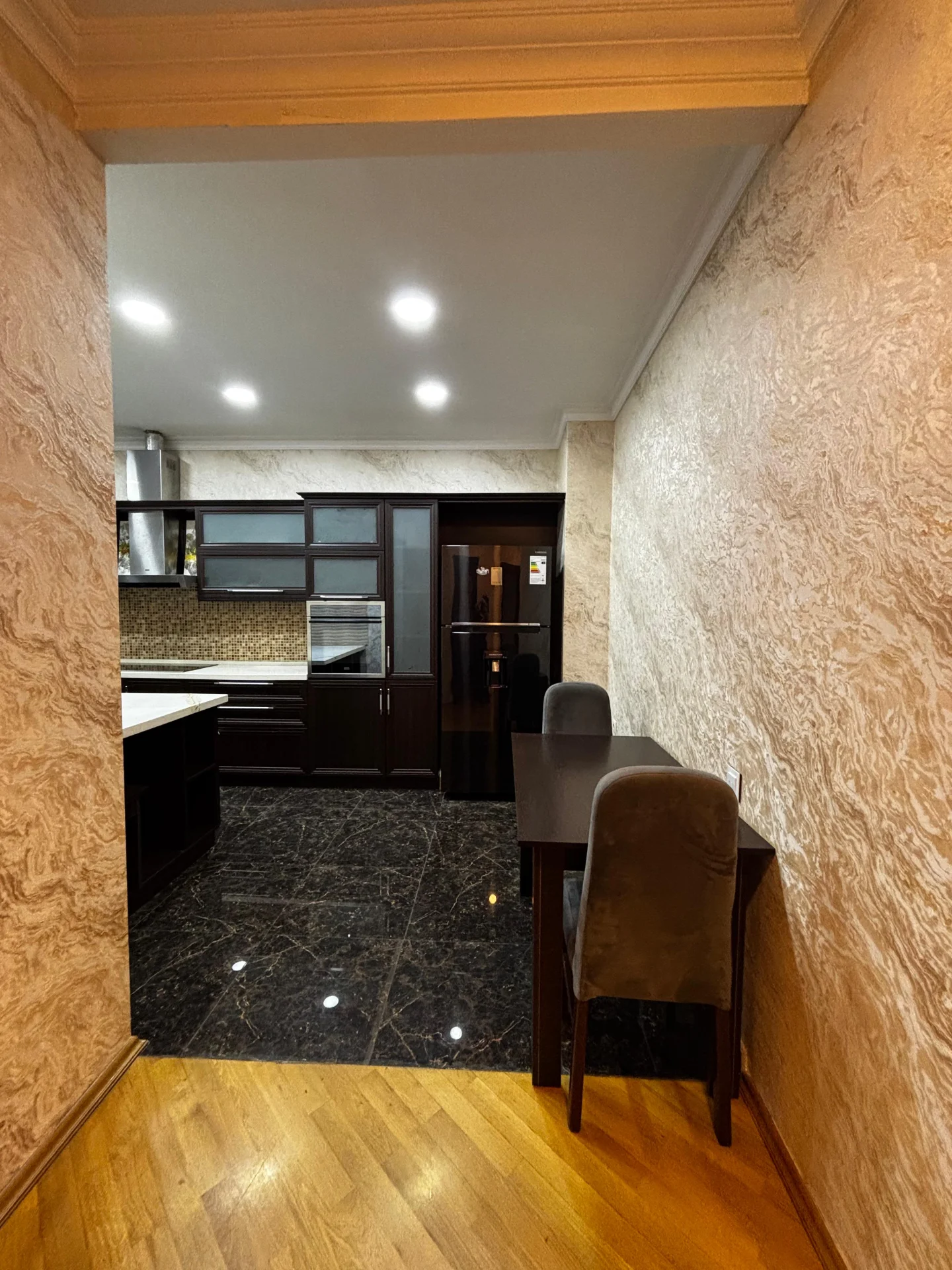 Kirayə 3 otaqlı Mənzil 135 m² Nərimanov r.