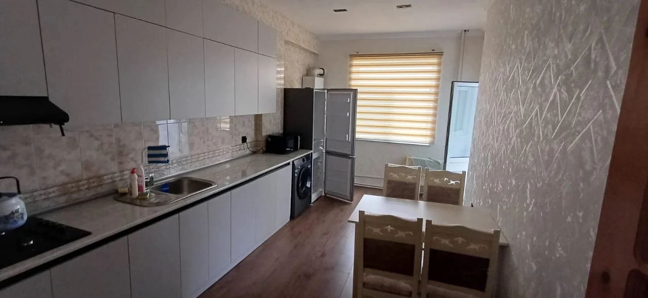 Kirayə 3 otaqlı Mənzil 112 m² Yasamal r.