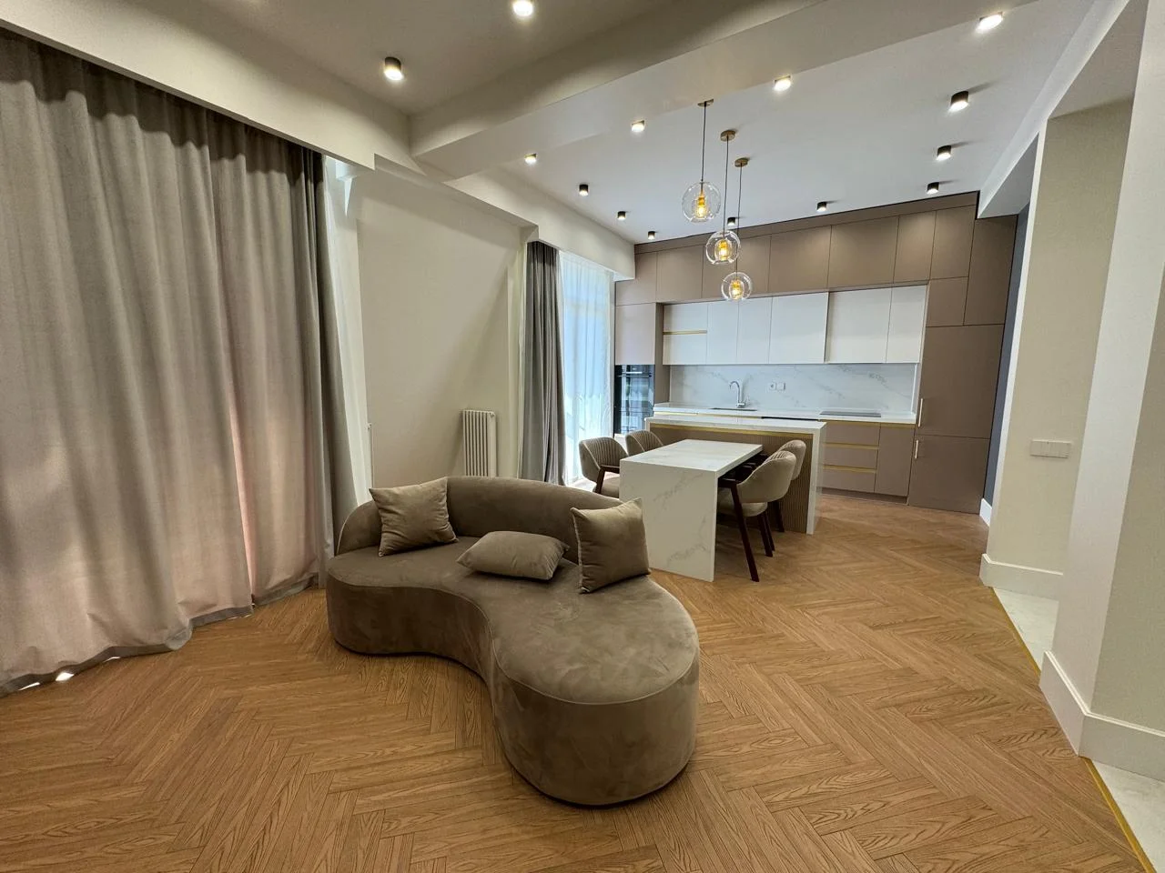 Kirayə 2 otaqlı Mənzil 80 m² Xətai r.