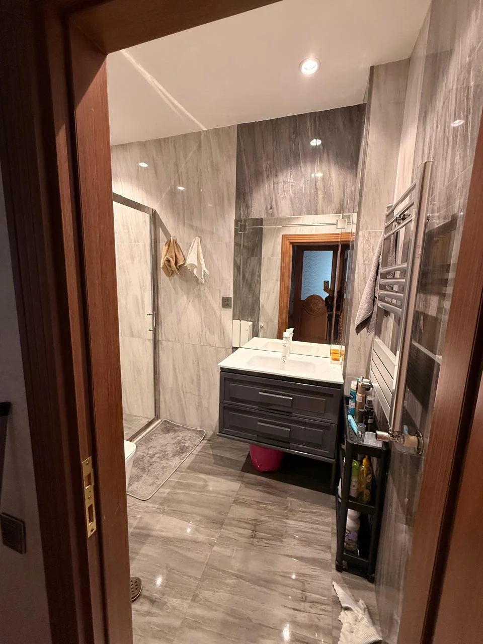 Kirayə 5 otaqlı Mənzil 240 m² Xəzər r.