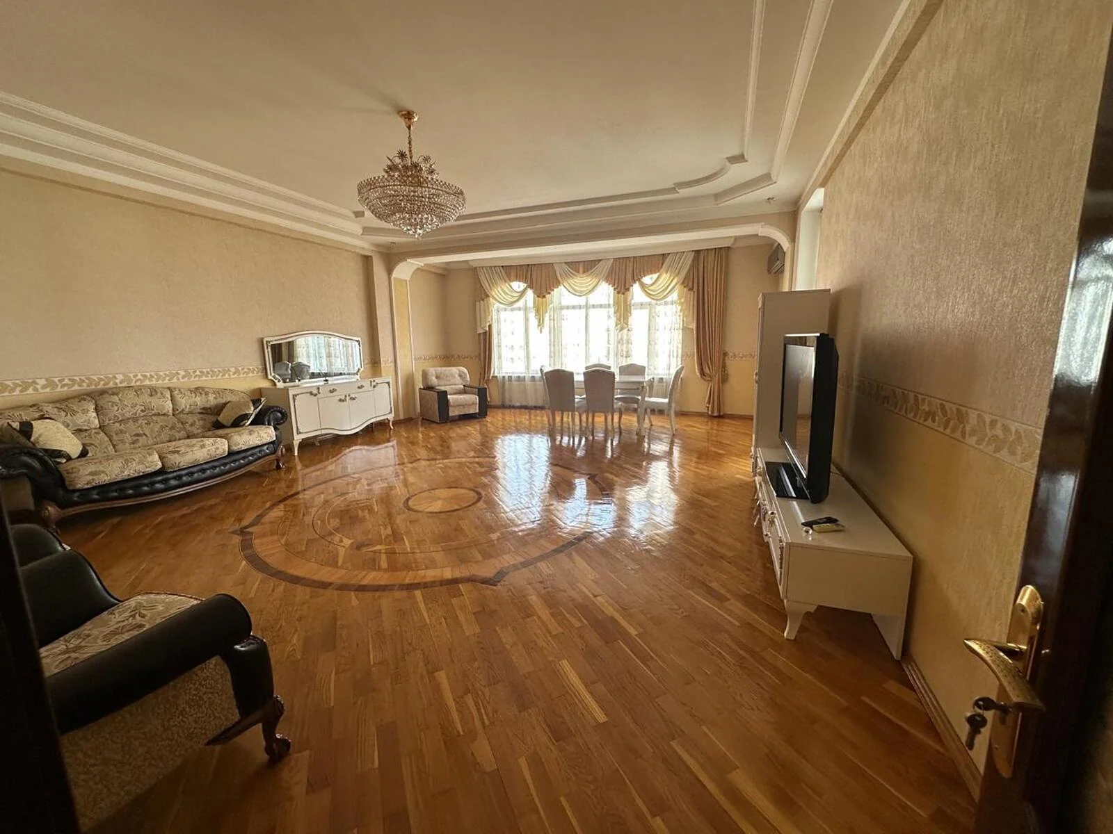 Kirayə 5 otaqlı Mənzil 221 m² Nəsimi r. 28 May m. – şəkil 4
