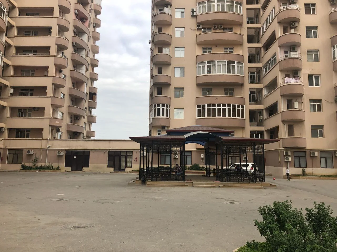 Kirayə 3 otaqlı Mənzil 150 m² Yasamal r. Elmlər Akademiyası m. – şəkil 14