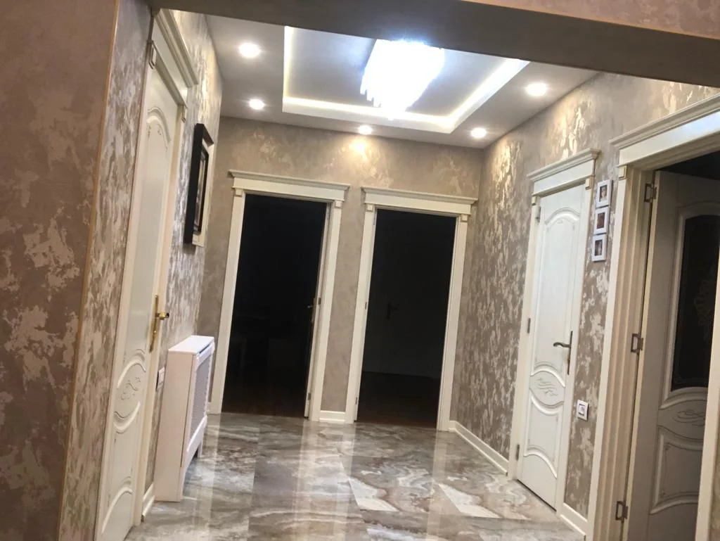 Kirayə 4 otaqlı Mənzil 190 m² Xətai r.
