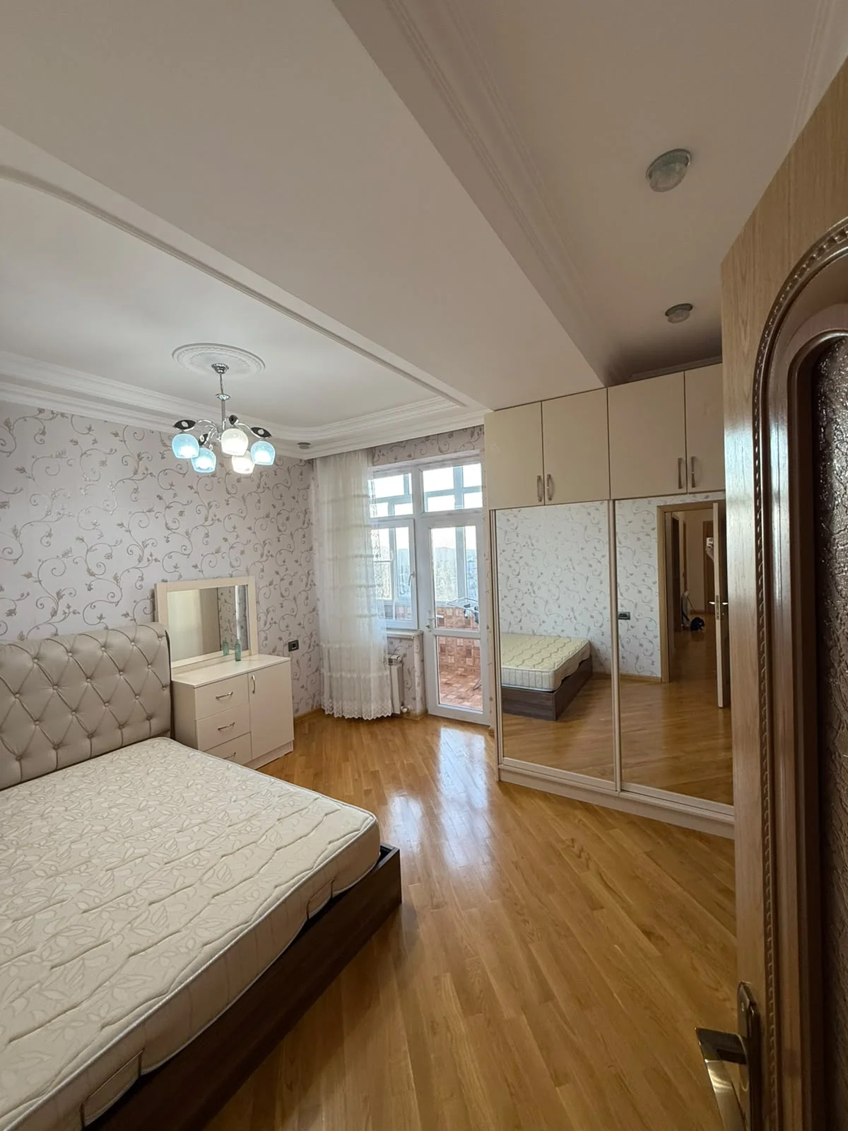 Kirayə 4 otaqlı Mənzil 155 m² Səbail r.