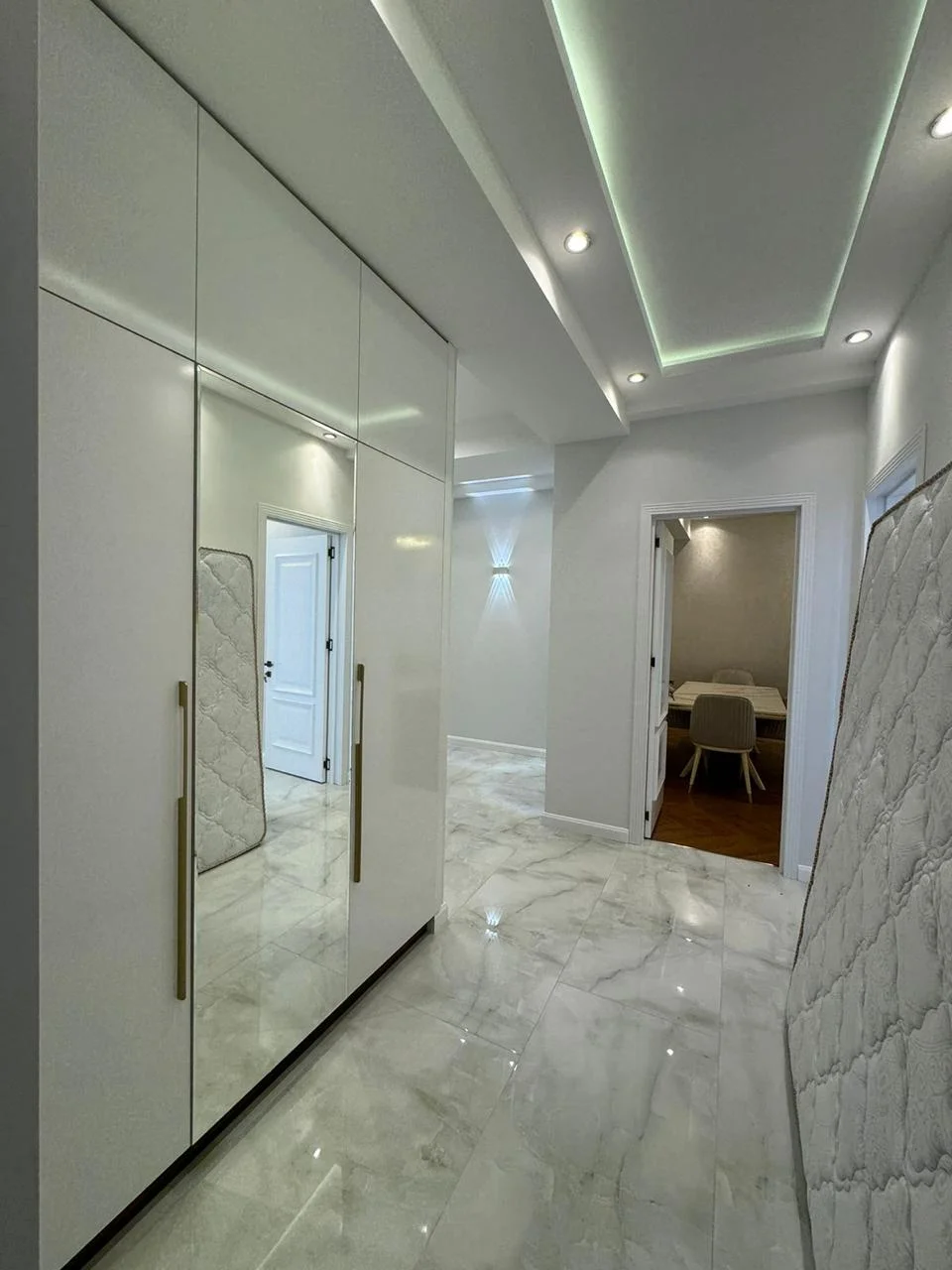 Kirayə 3 otaqlı Mənzil 120 m² Xətai r.