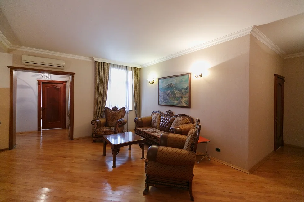 Satılır 8 otaqlı Həyət evi / Bağ evi 630 m² Nərimanov r.