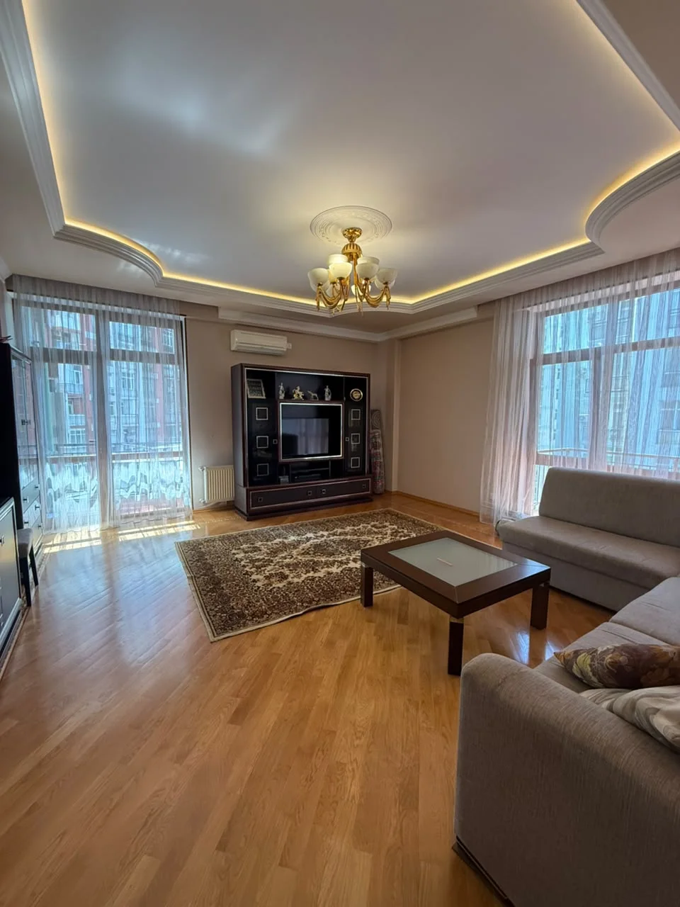 Kirayə 3 otaqlı Mənzil 130 m² Nərimanov r.