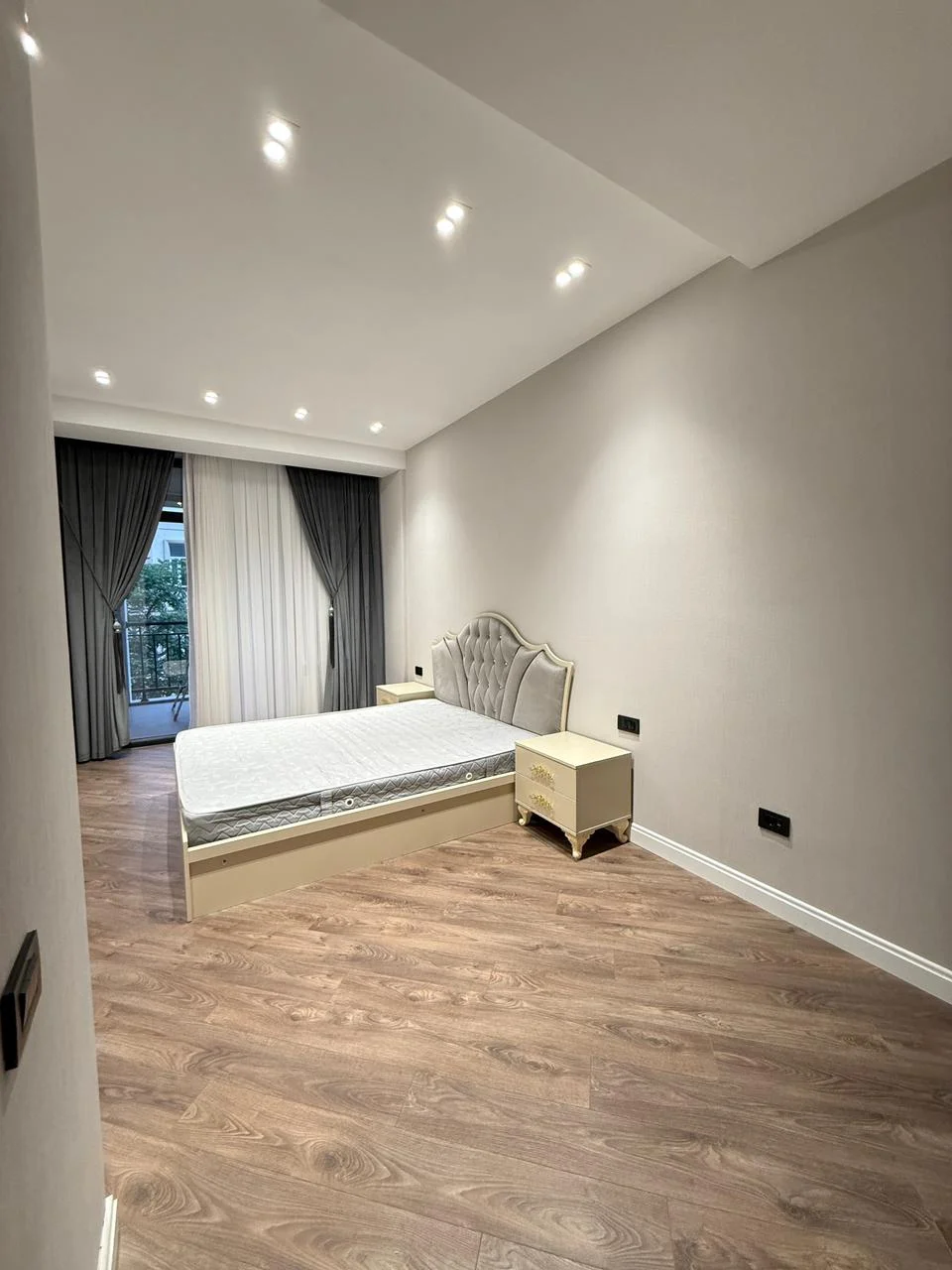 Kirayə 2 otaqlı Mənzil 85 m² Nəsimi r.