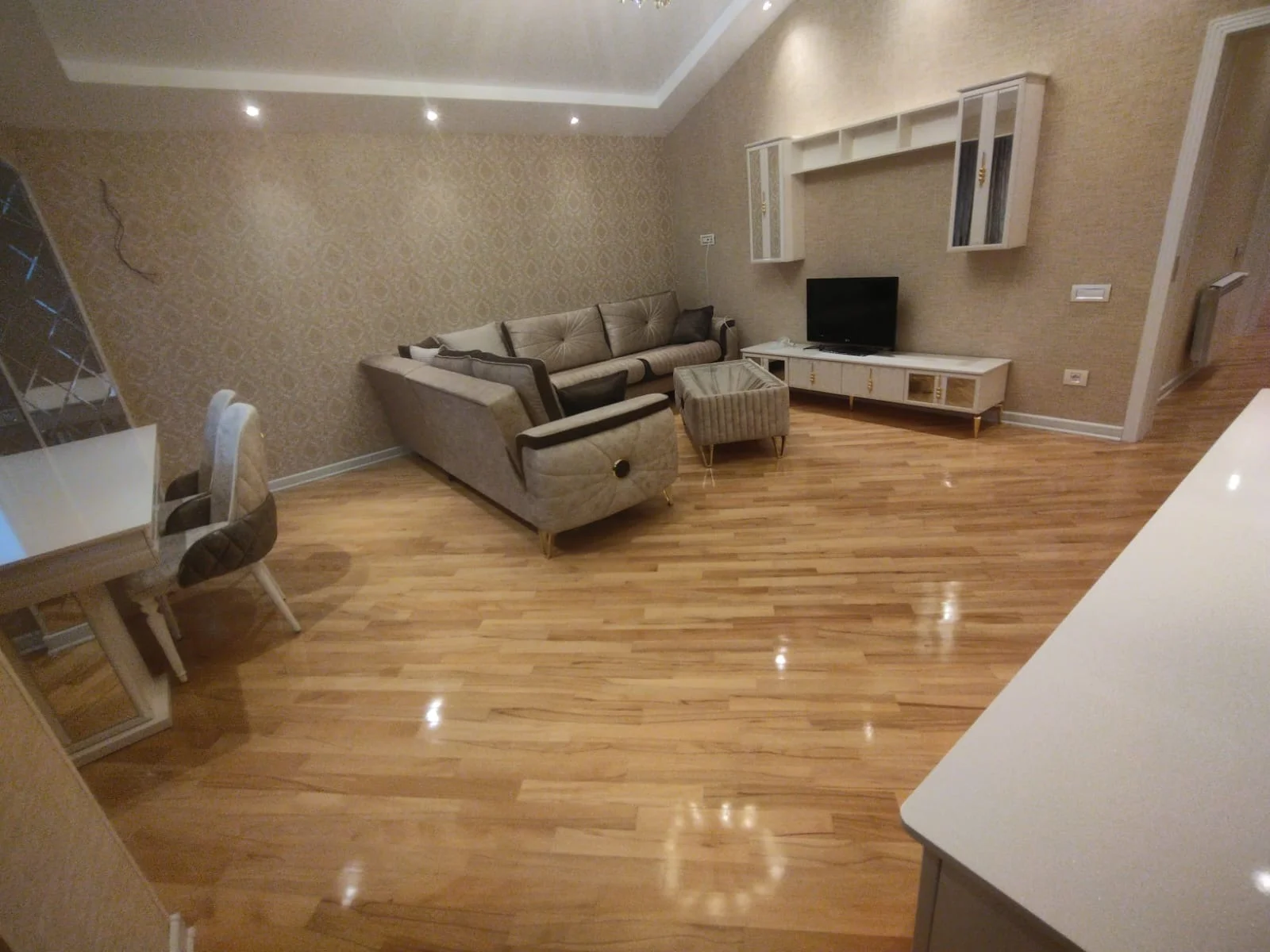 Satılır 4 otaqlı Mənzil 185 m² Binəqədi r. 7-ci mikrorayon q. Azadlıq prospekti m. – şəkil 2