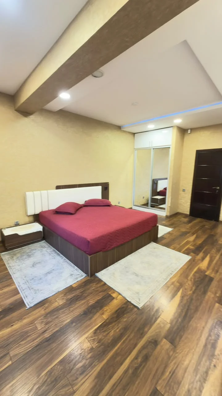 Kirayə 4 otaqlı Mənzil 200 m² Xətai r.