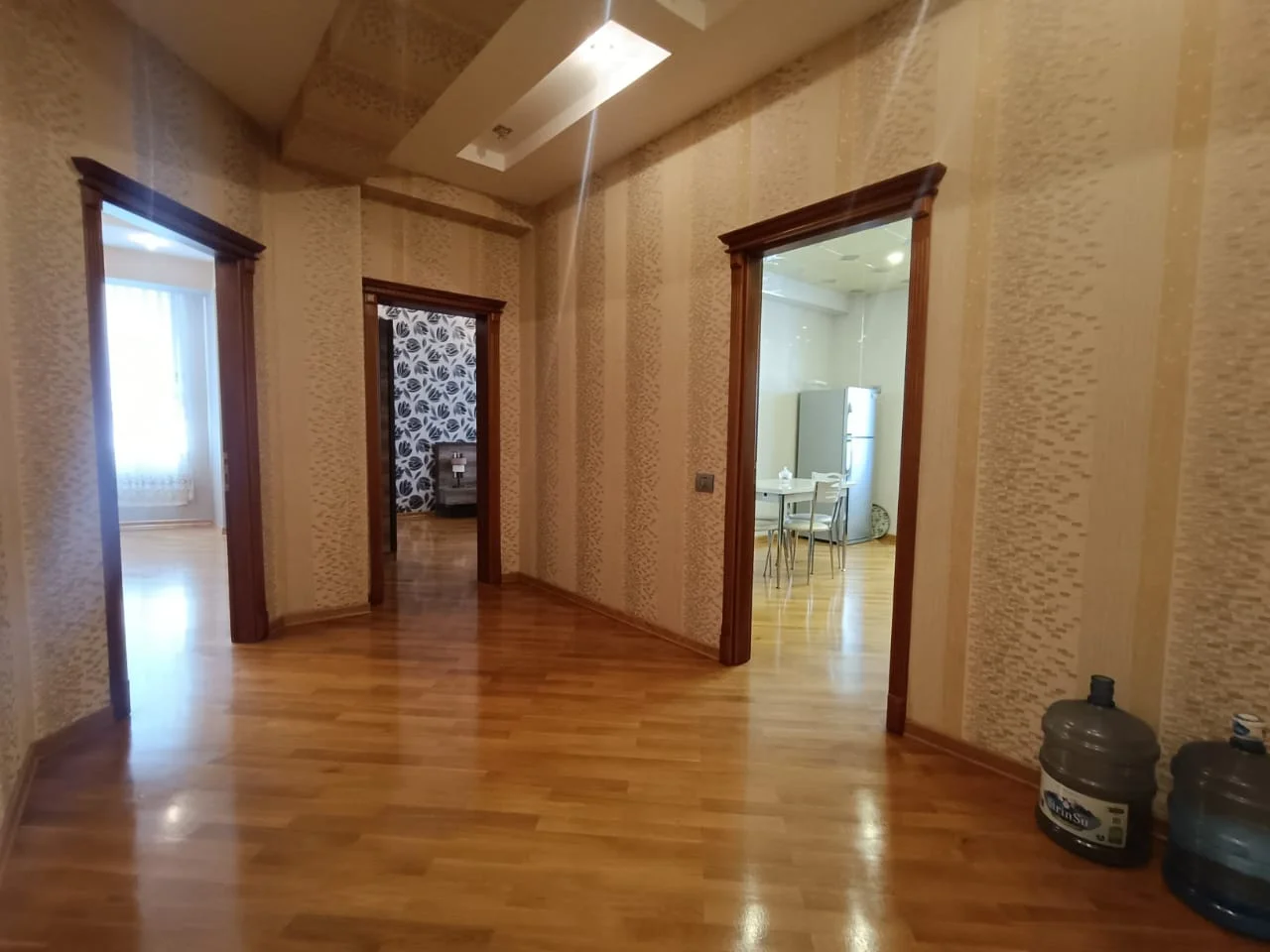 Kirayə 3 otaqlı Mənzil 137 m² Xətai r.