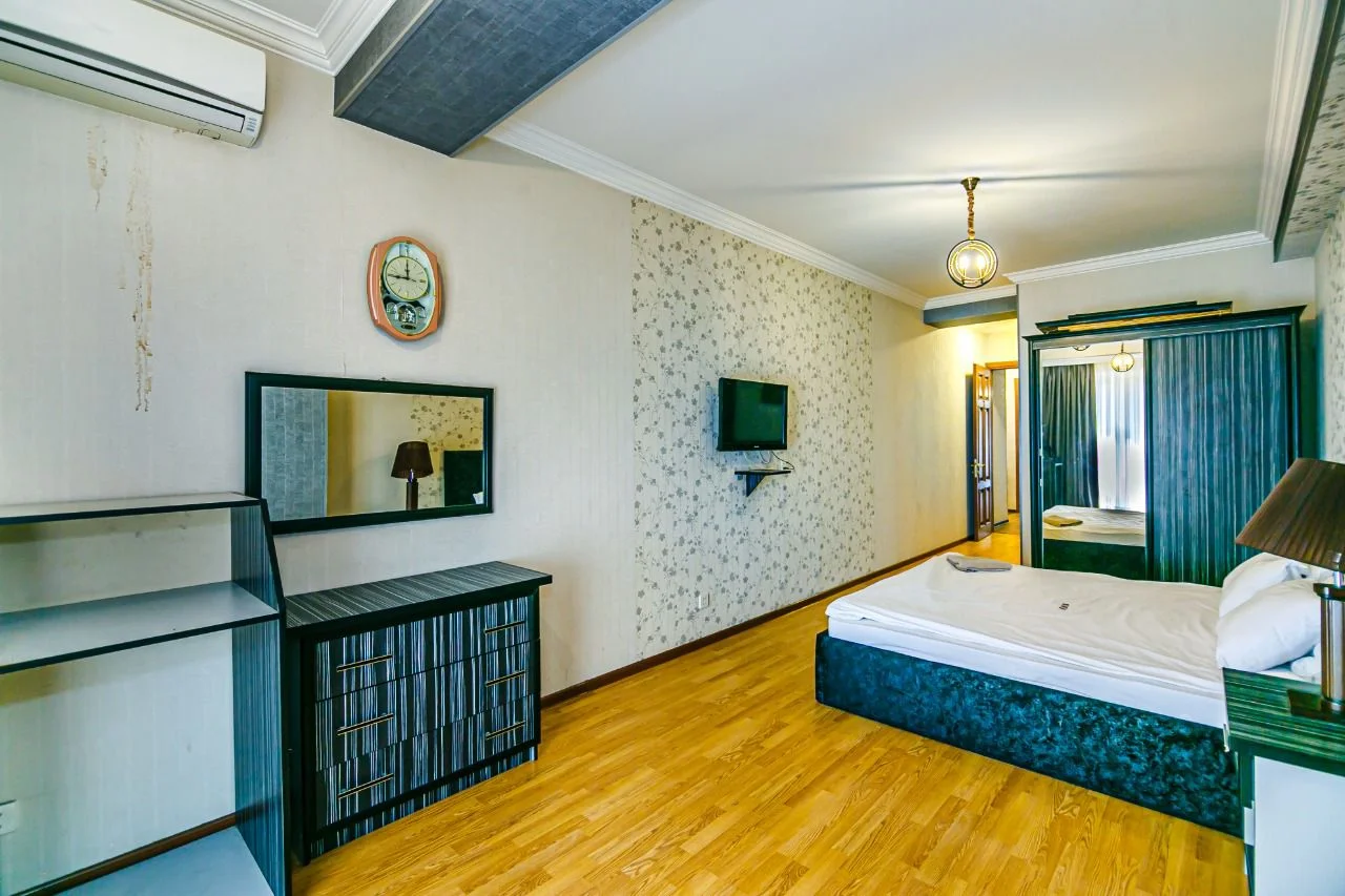 Kirayə 4 otaqlı Mənzil 140 m² Səbail r. Sahil m. – şəkil 17