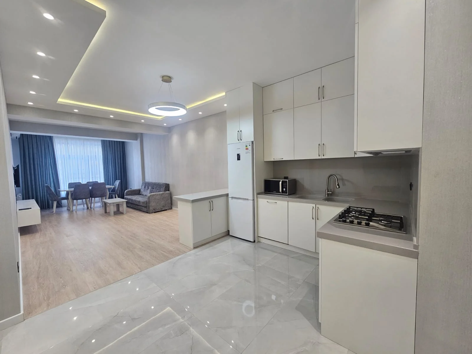 Kirayə 2 otaqlı Mənzil 80 m² Xətai r.
