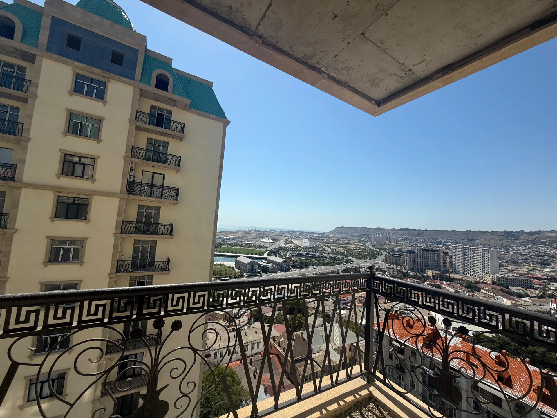 Satılır 4 otaqlı Mənzil 178.1 m² Səbail r.