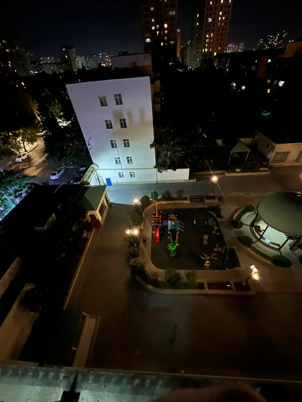 Kirayə 4 otaqlı Mənzil 180 m² Yasamal r. – şəkil 11