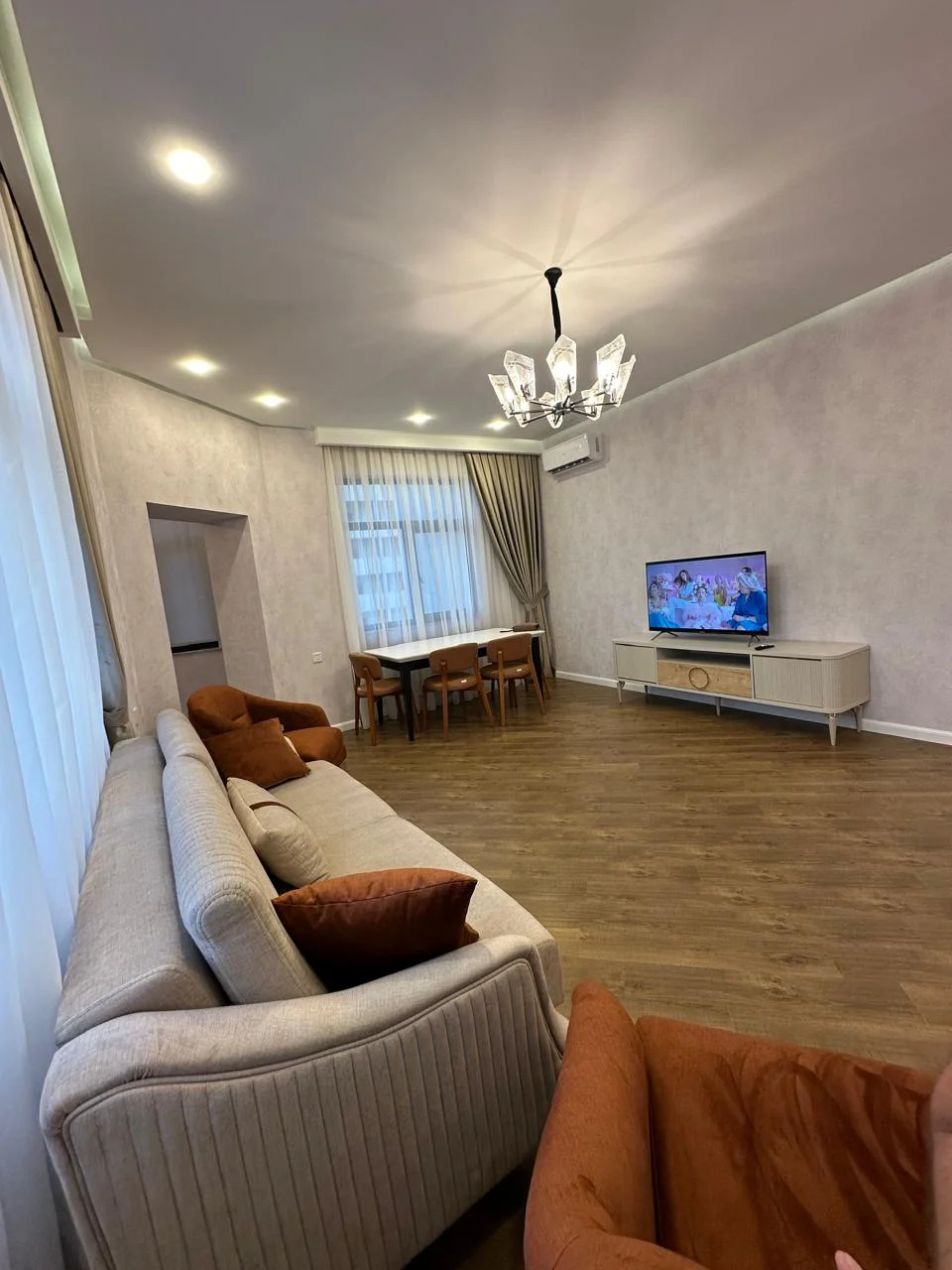 Kirayə 2 otaqlı Mənzil 93 m² Xətai r.