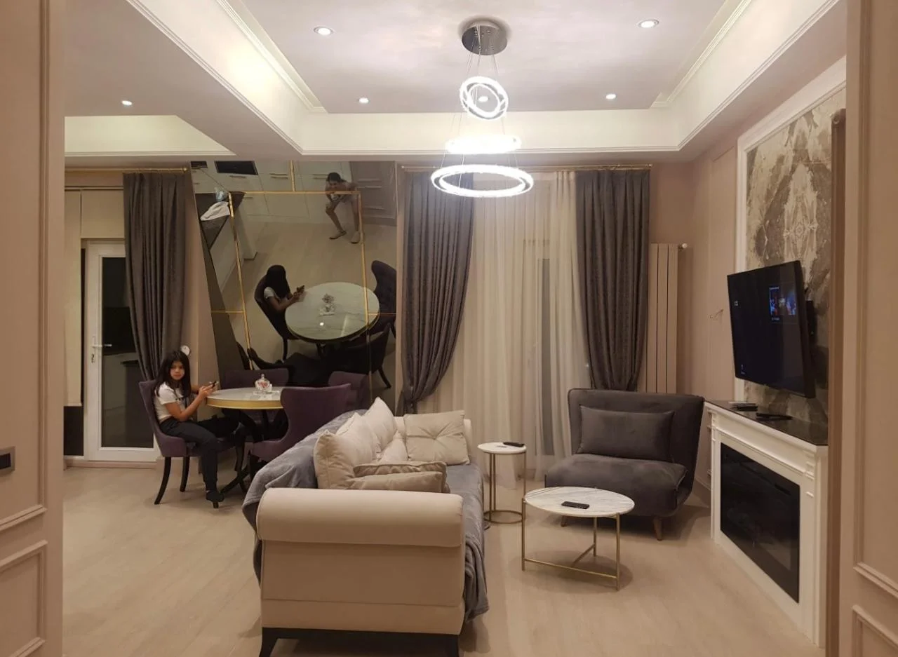 Kirayə 2 otaqlı Mənzil 85 m² Xətai r.