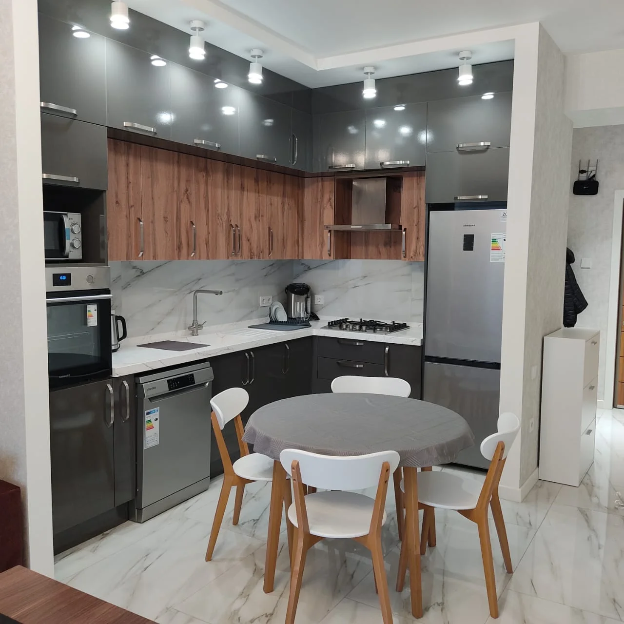 Kirayə 2 otaqlı Mənzil 85 m² Nəsimi r.
