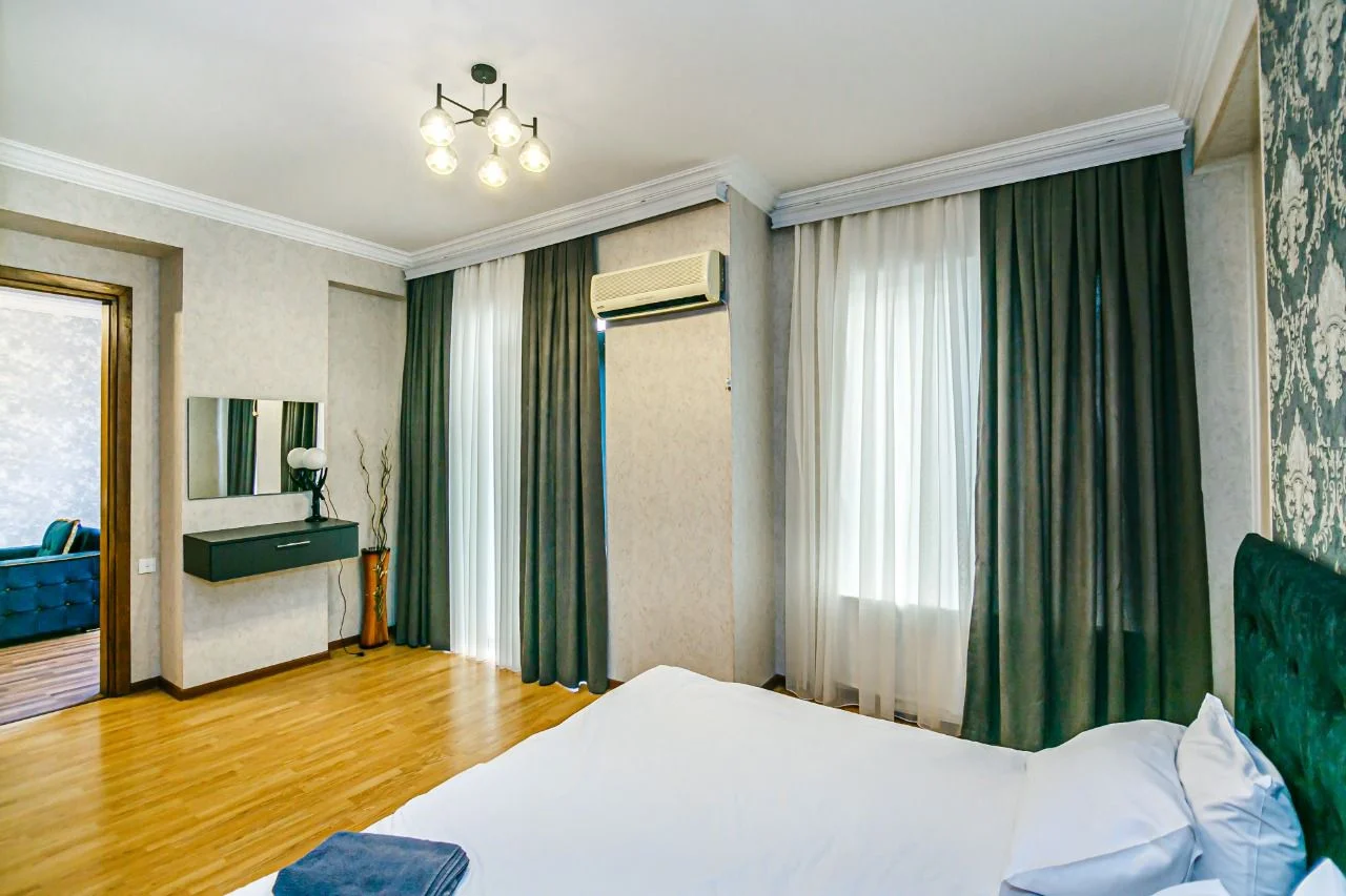 Kirayə 4 otaqlı Mənzil 140 m² Səbail r. Sahil m. – şəkil 9