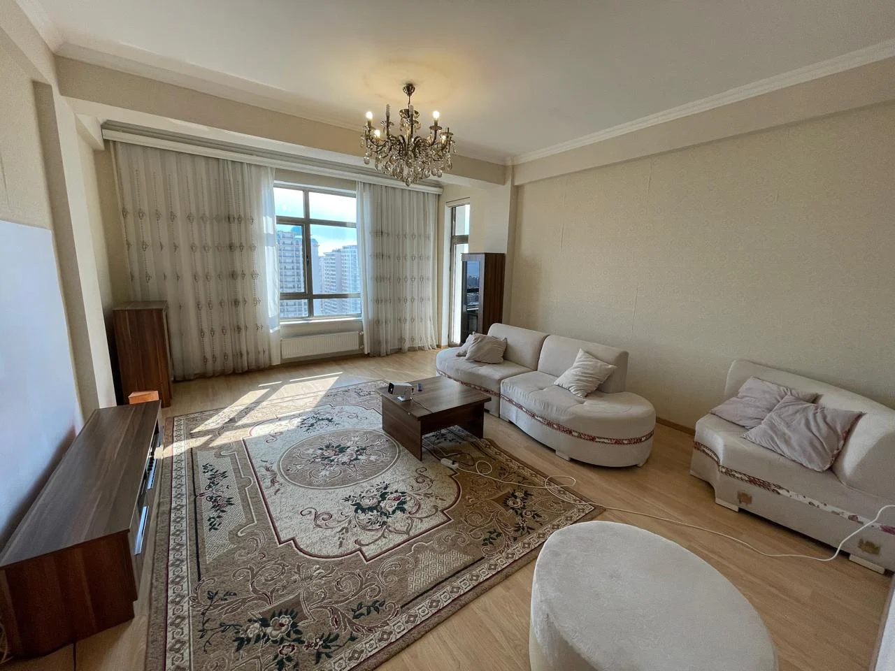 Kirayə 2 otaqlı Mənzil 95 m² Yasamal r. Elmlər Akademiyası m. – şəkil 2