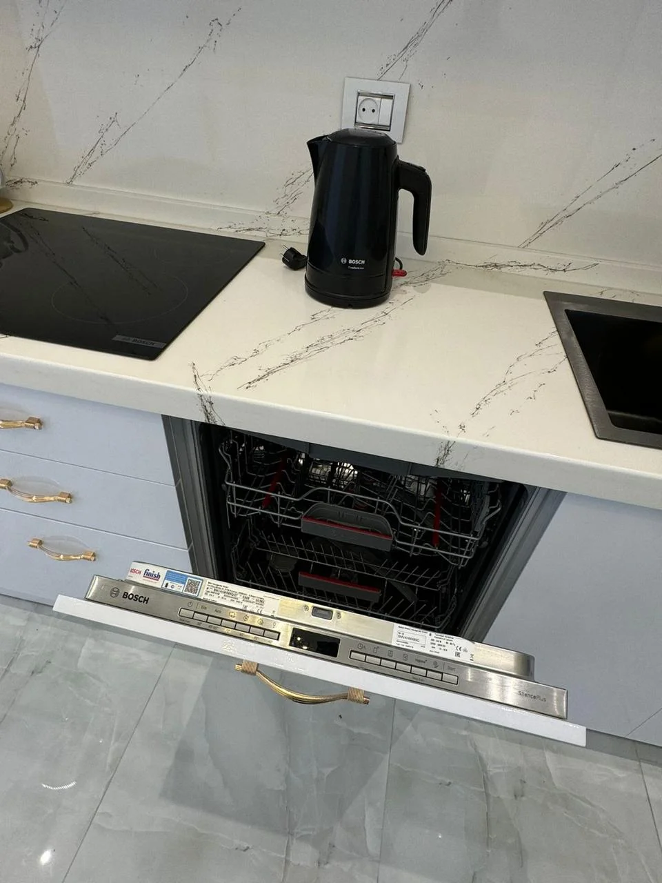 Kirayə 3 otaqlı Mənzil 120 m² Xətai r.