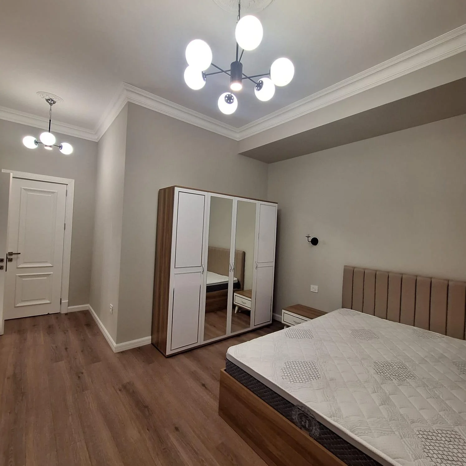 Kirayə 3 otaqlı Mənzil 150 m² Xətai r.