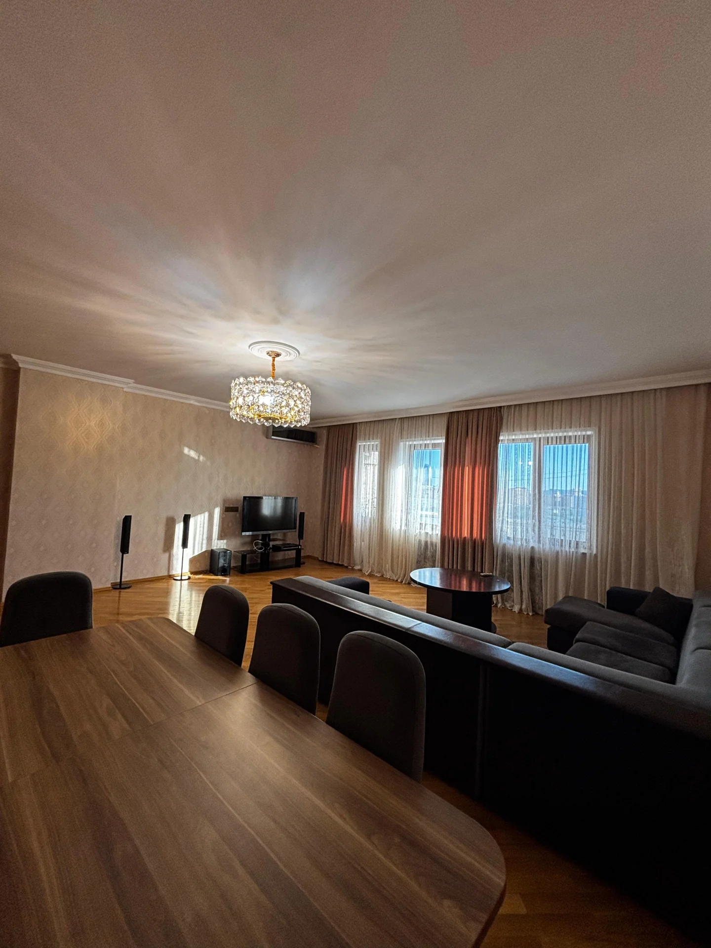 Kirayə 3 otaqlı Mənzil 135 m² Nərimanov r.