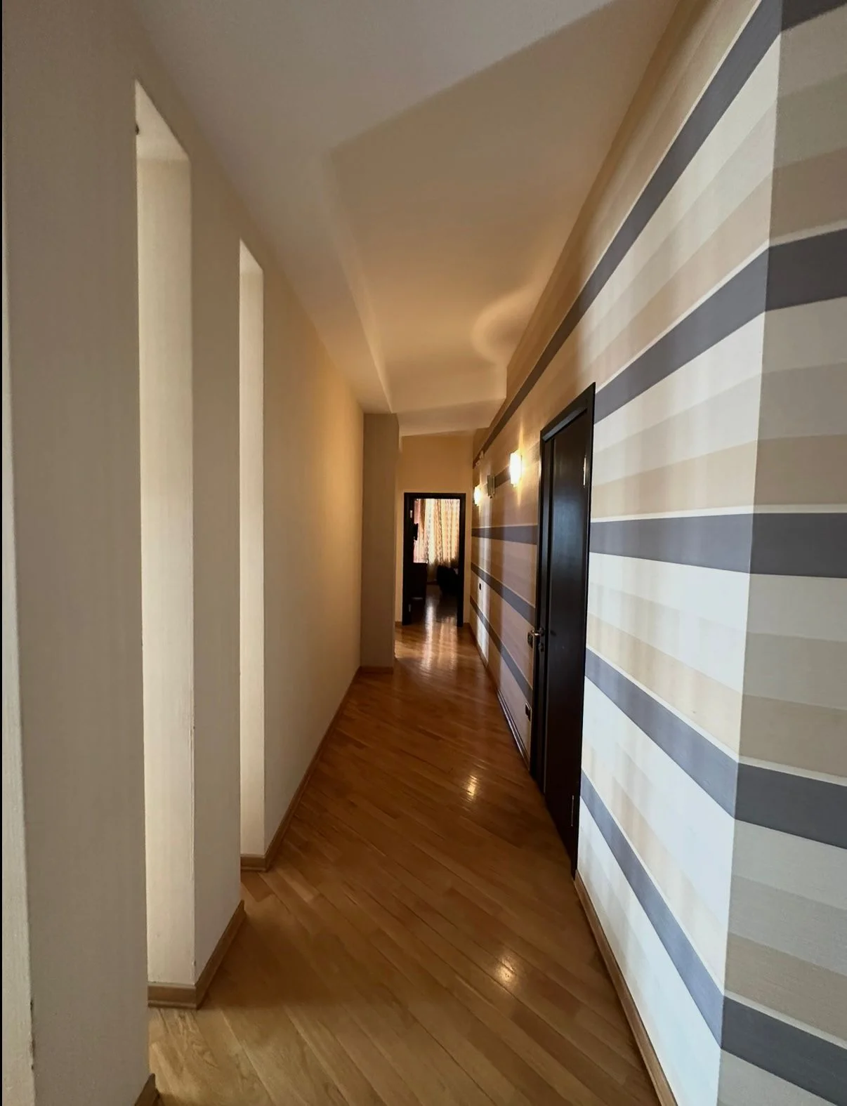 Kirayə 4 otaqlı Mənzil 200 m² Nəsimi r.