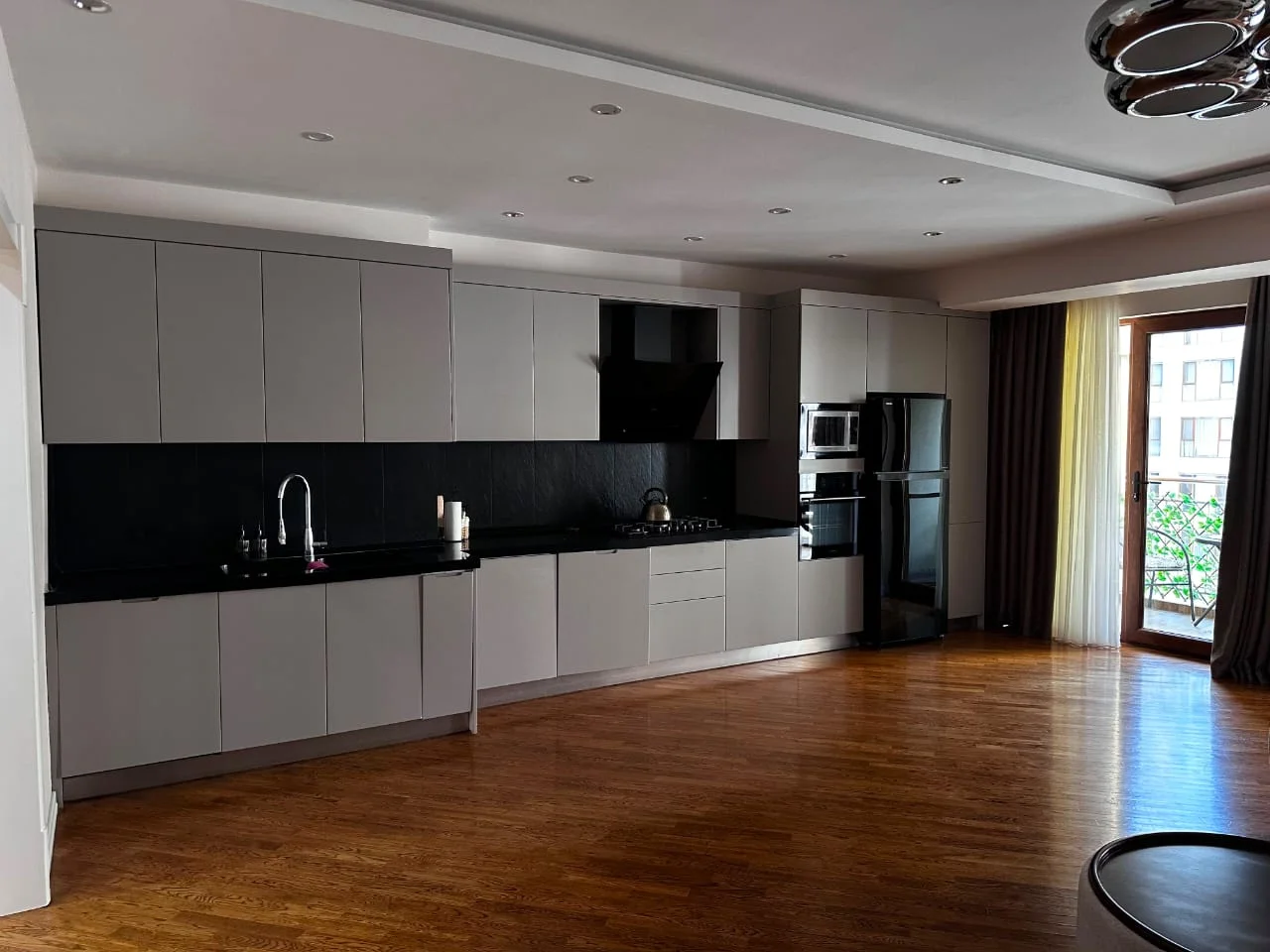 Kirayə 3 otaqlı Mənzil 141 m² Xətai r.