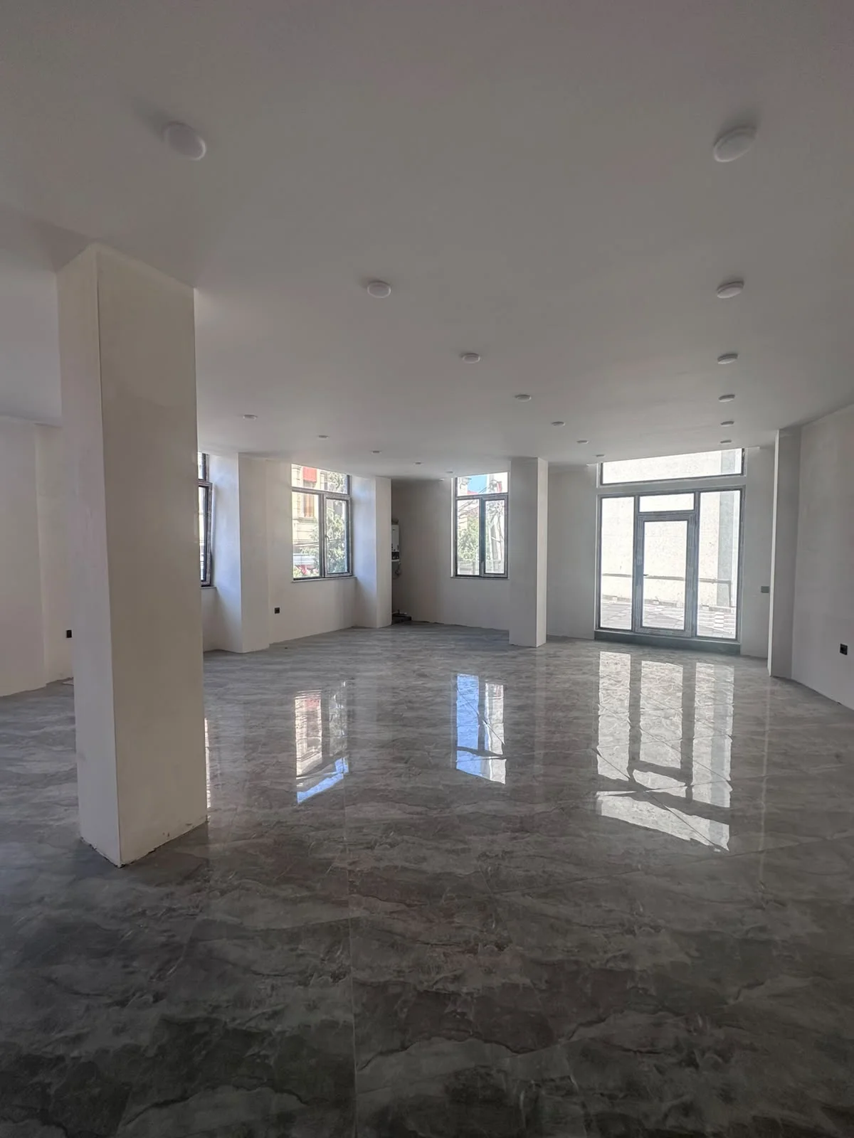 Kirayə Obyekt 350 m² Binəqədi r.
