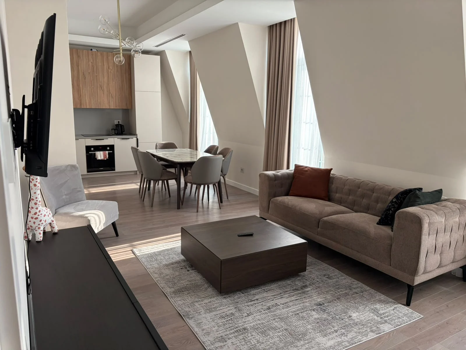 Kirayə 3 otaqlı Mənzil 110 m² Xətai r.