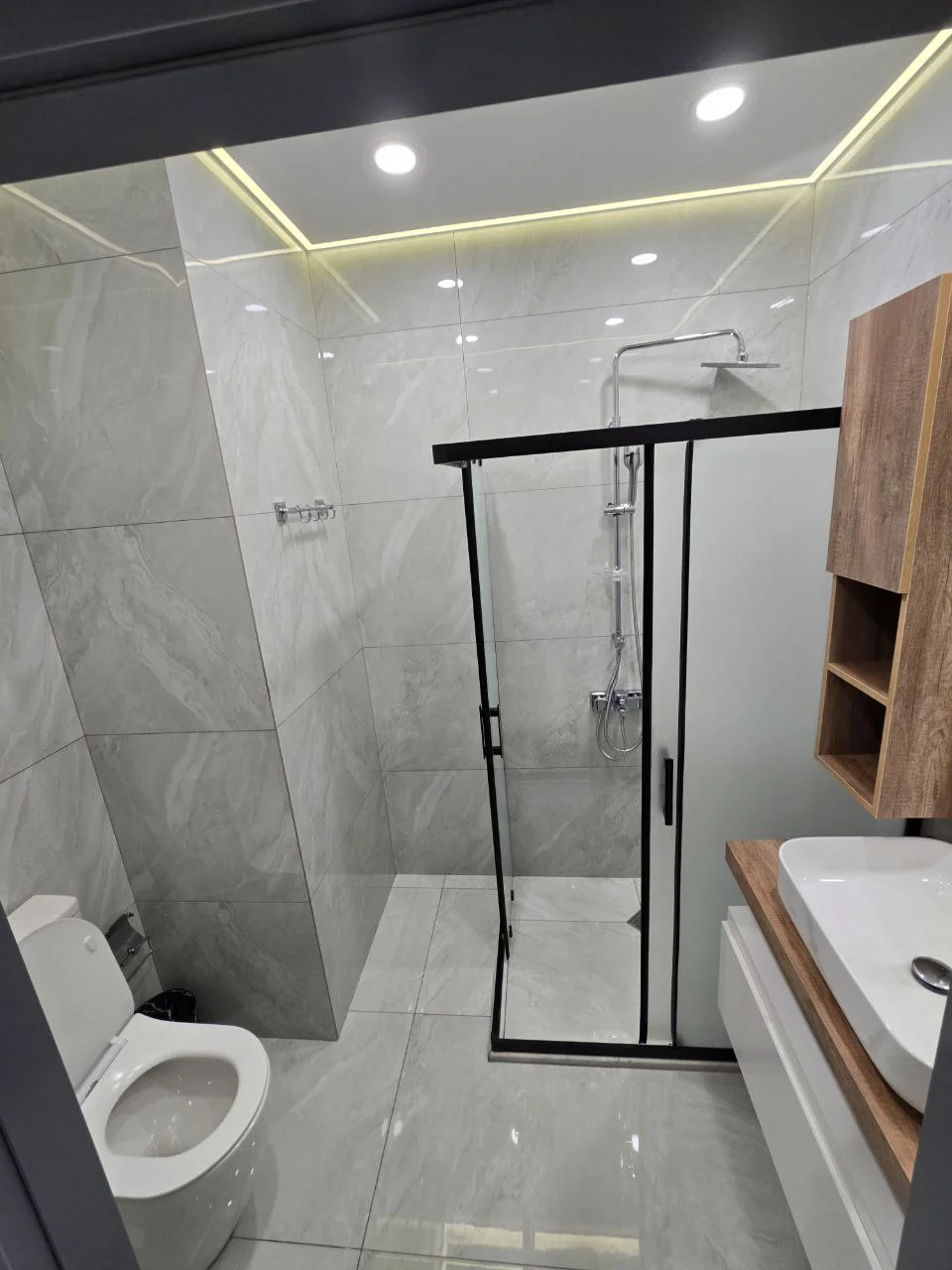 Kirayə 3 otaqlı Mənzil 100 m² Xətai r.