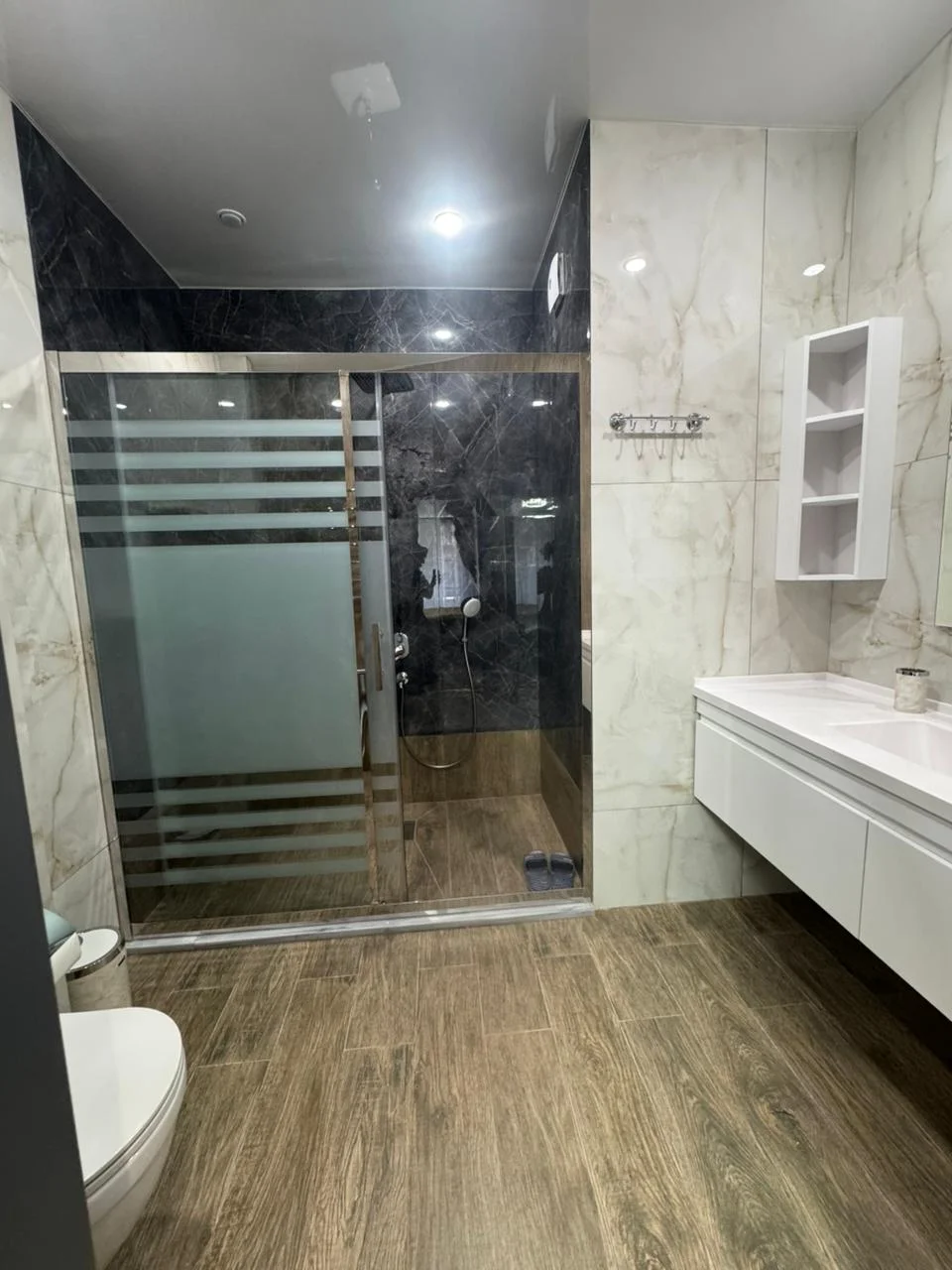 Kirayə 3 otaqlı Mənzil 140 m² Xətai r.