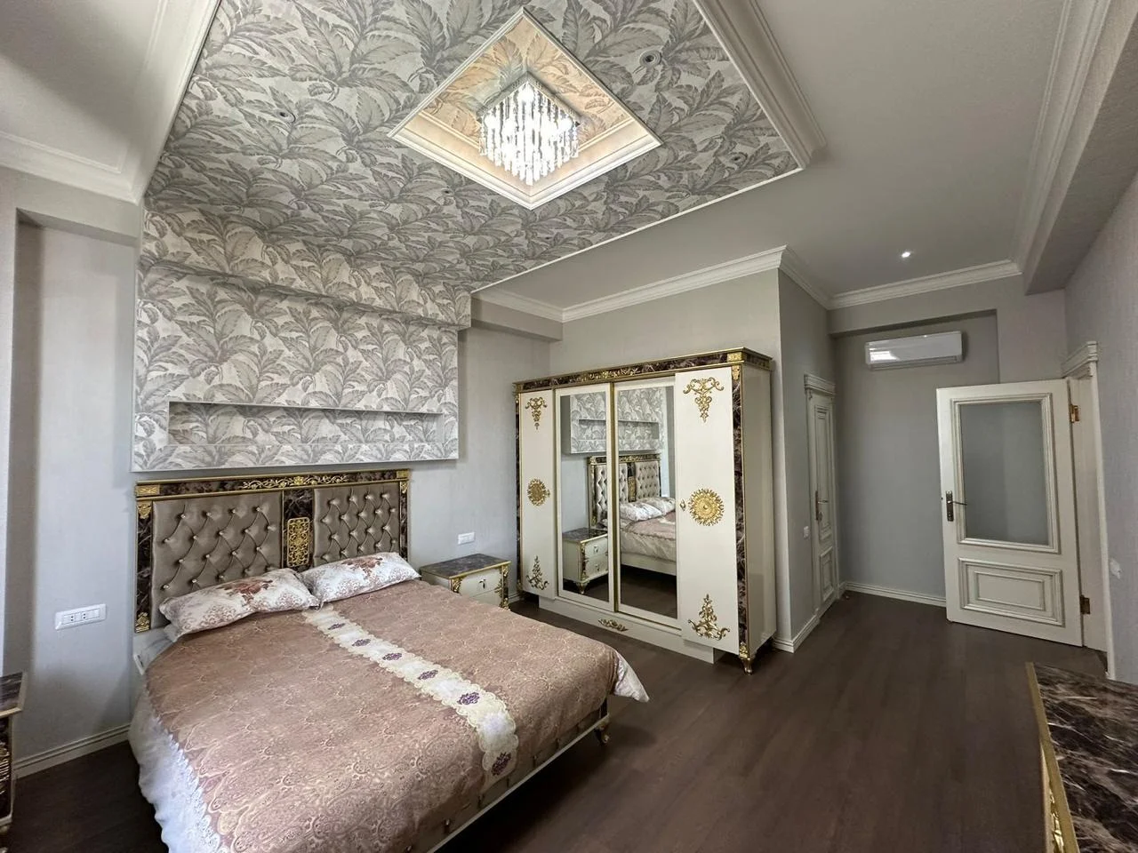 Kirayə 3 otaqlı Mənzil 140 m² Xətai r.