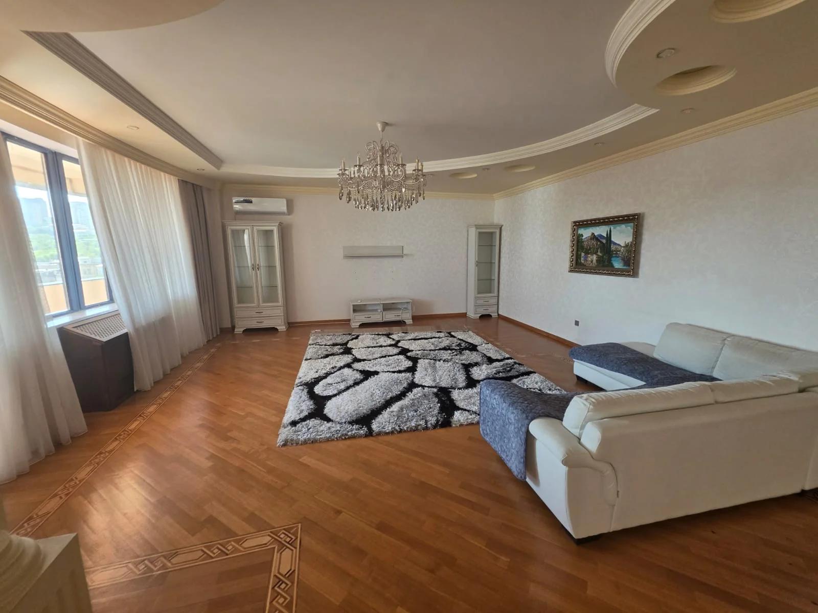 Kirayə 3 otaqlı Mənzil 280 m² Yasamal r.