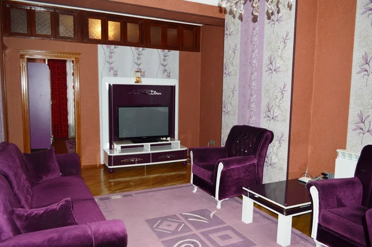 Kirayə 4 otaqlı Mənzil 150 m² Yasamal r. İnşaatçılar m. – şəkil 1