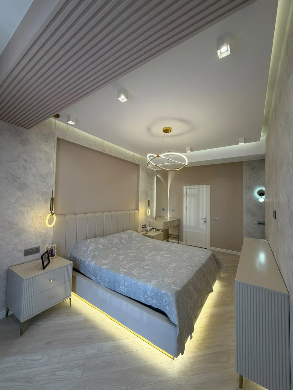 Rəssamlıq yanı 4 otaq 2500azn