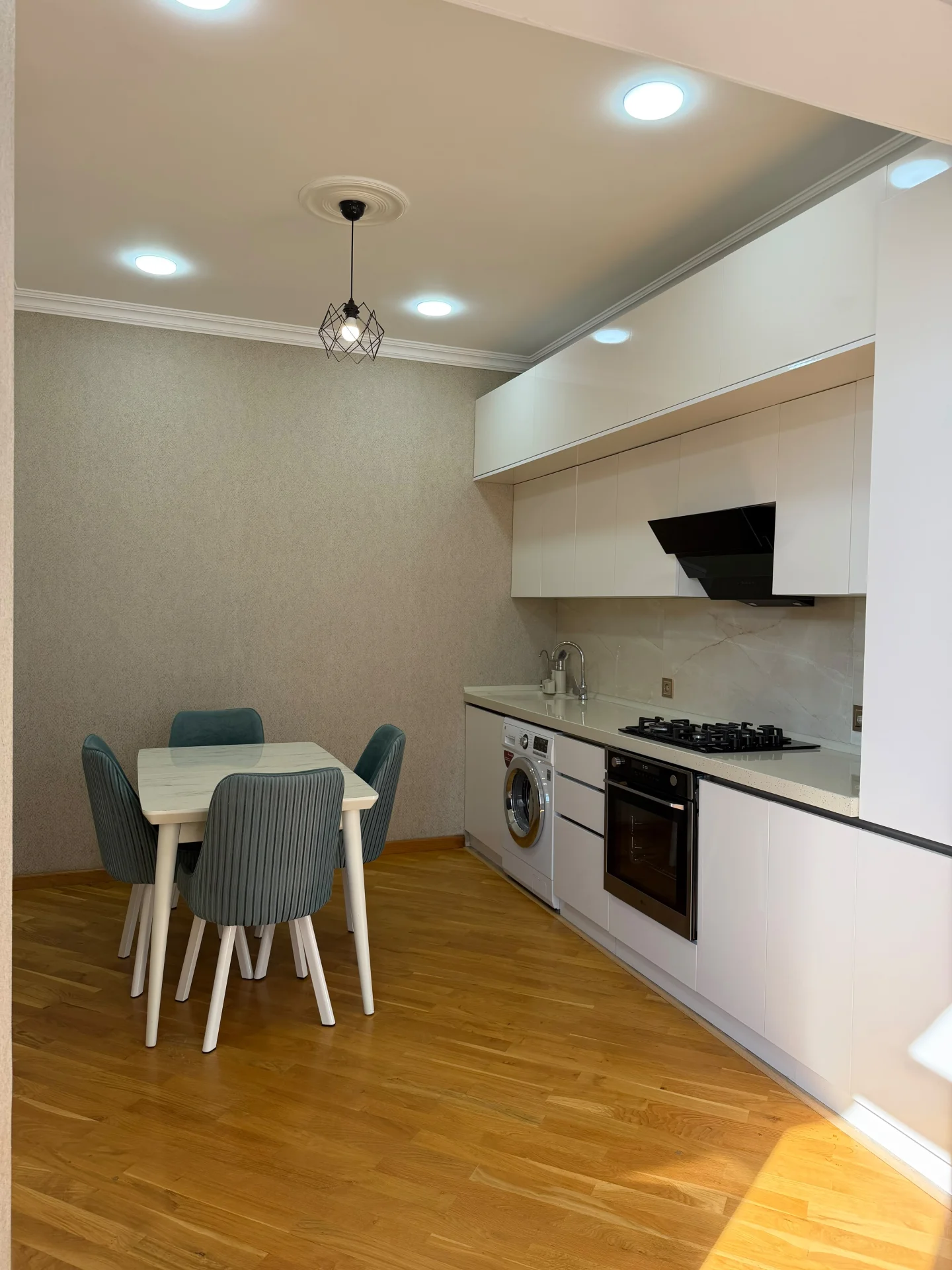Kirayə 2 otaqlı Mənzil 70 m² Xətai r.