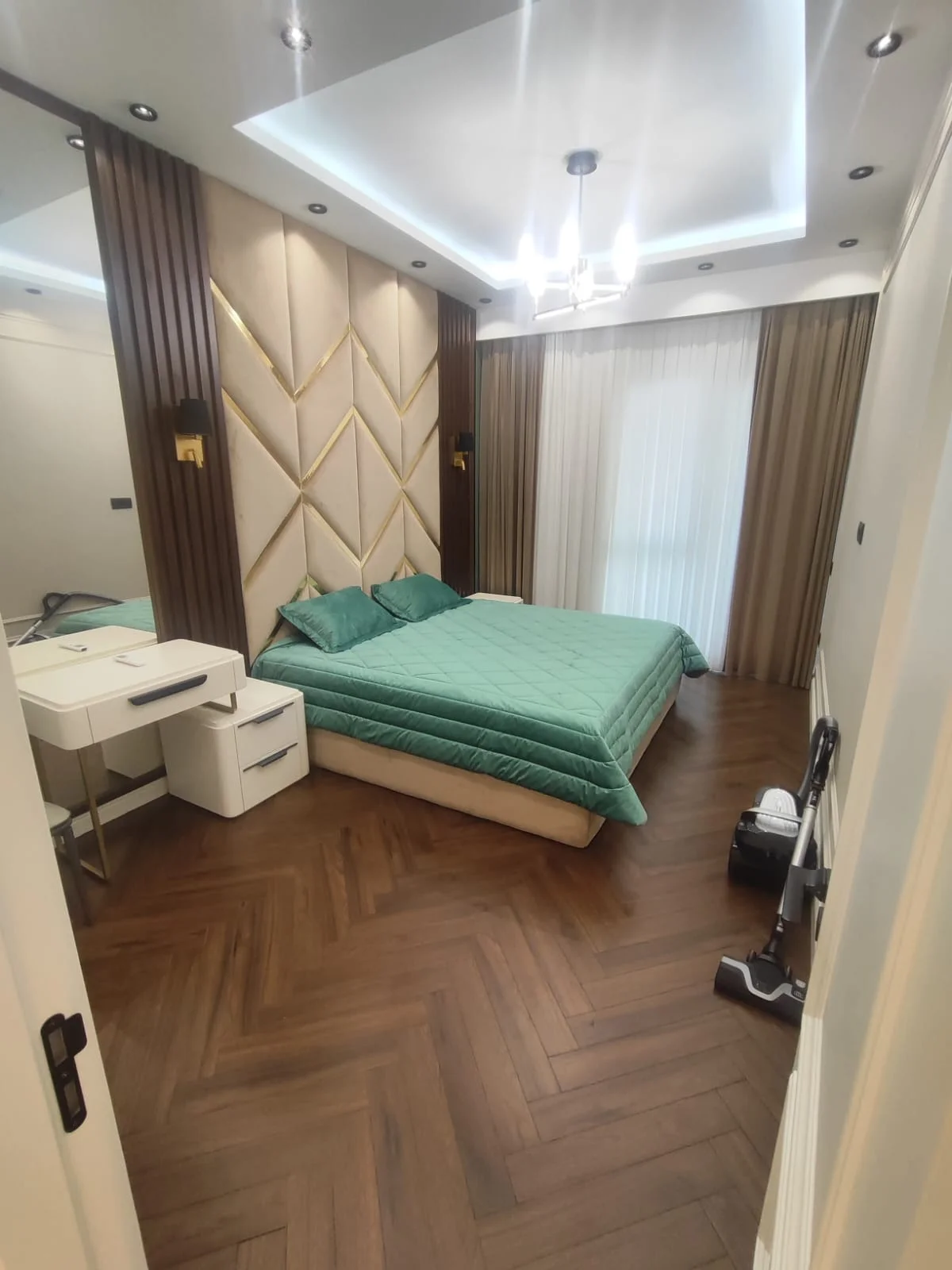 Kirayə 3 otaqlı Mənzil 120 m² Xətai r.